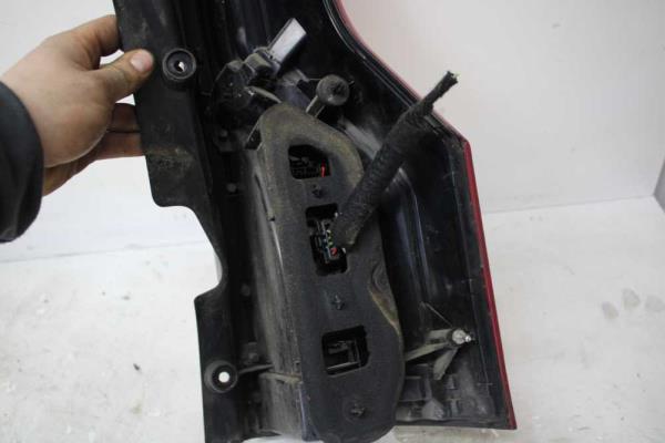 FEU ARRIERE GAUCHE CITROEN C4 GRAND PICASSO 2006-2013 - Vue 2